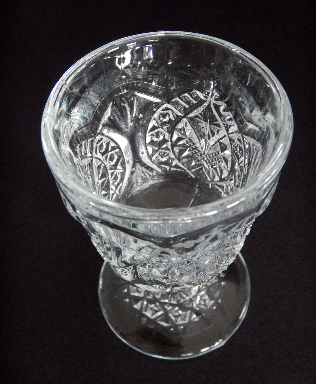 EAPG Arrowhead In Oval pattern wine glass angle view image
