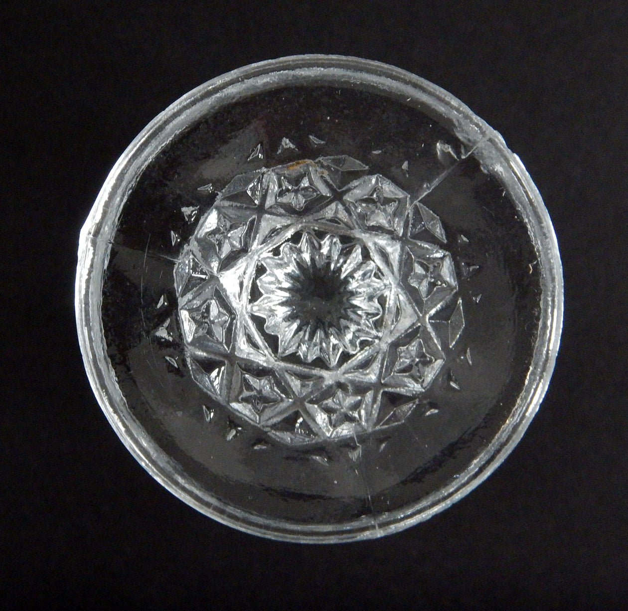 EAPG Arrowhead In Oval pattern wine glass bottom view image